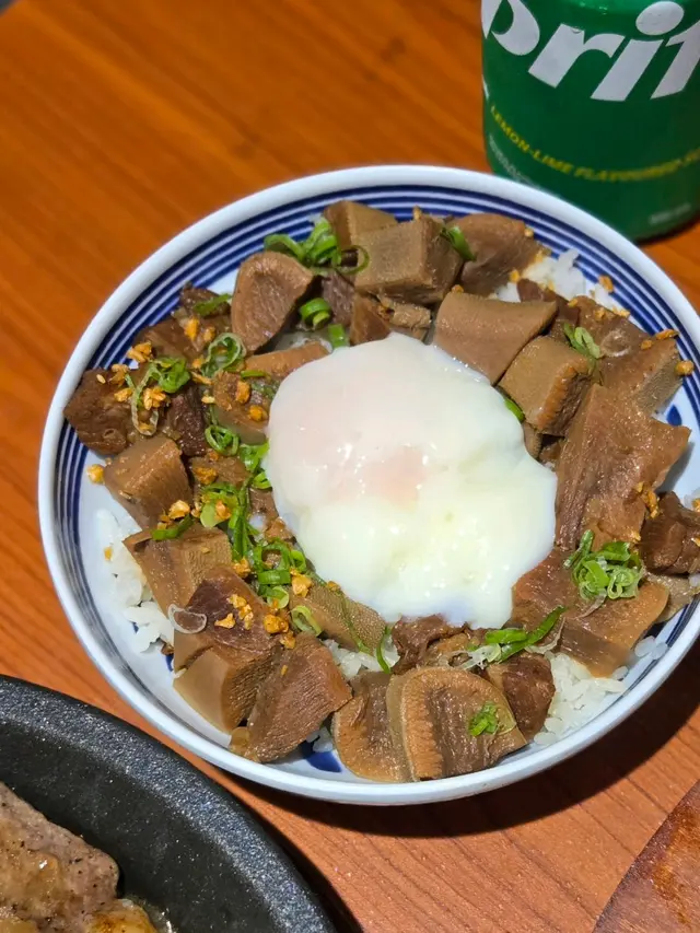 牛舌筋溫泉蛋丼