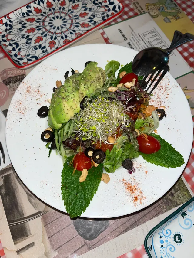 Avocado  salad  