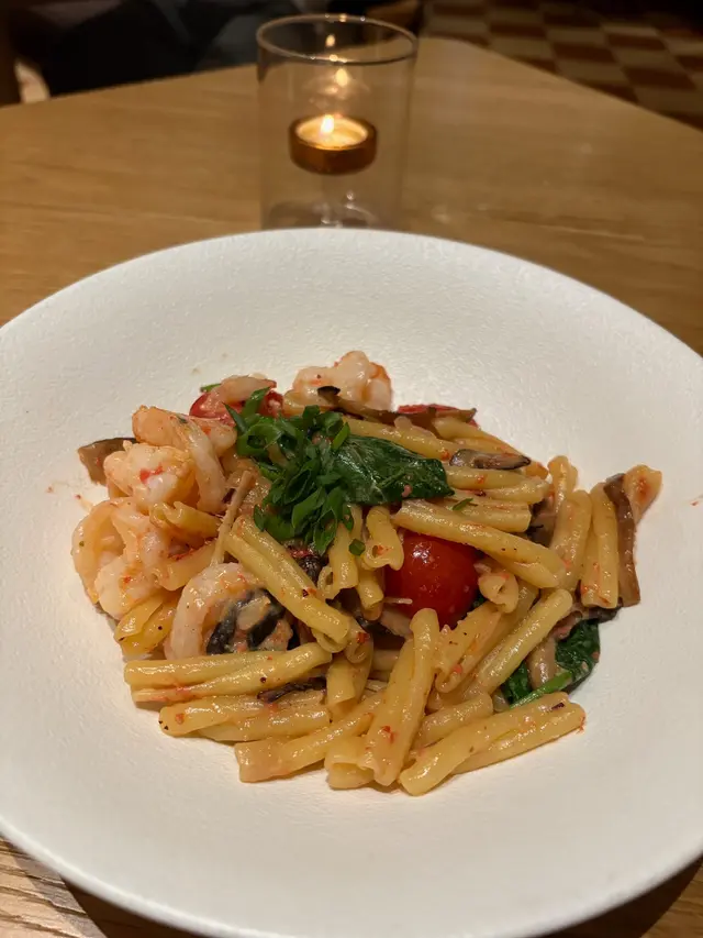 薑蔥紅酒糟虎蝦捲意粉