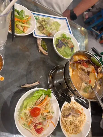 中伏青咖喱鸡扒饭，冬阴功火山排骨  