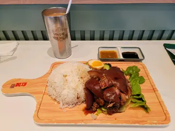 鹵水豬髀配白飯