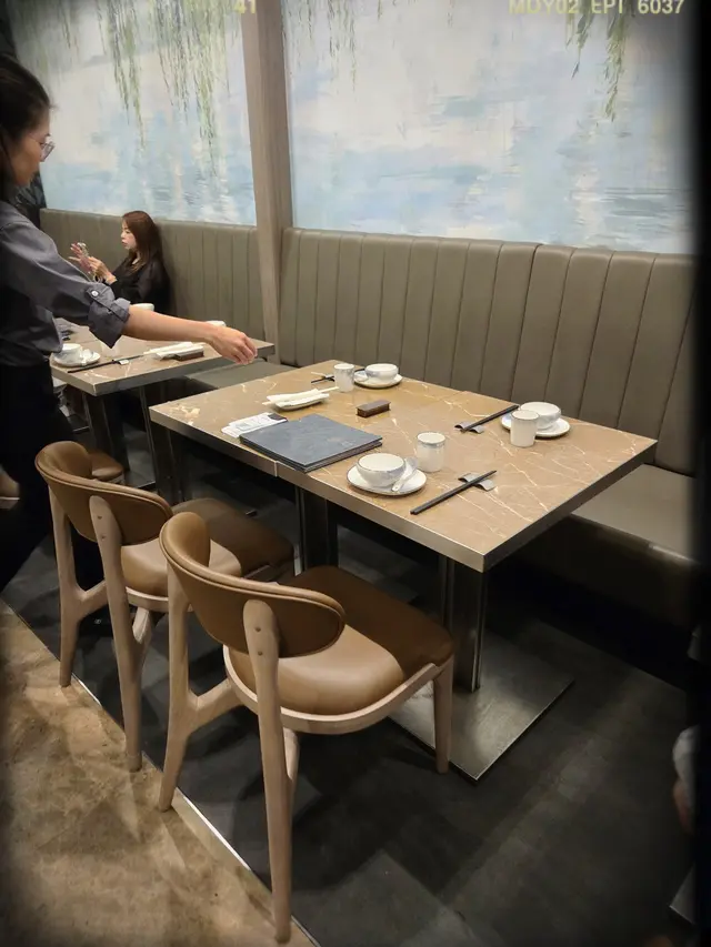 四人散枱