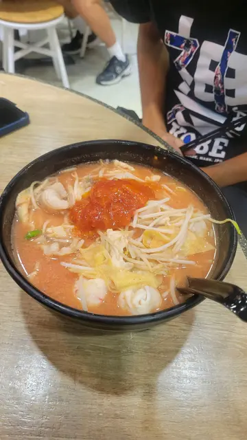 魚片雞肉龍蝦丸蕃茄湯米線