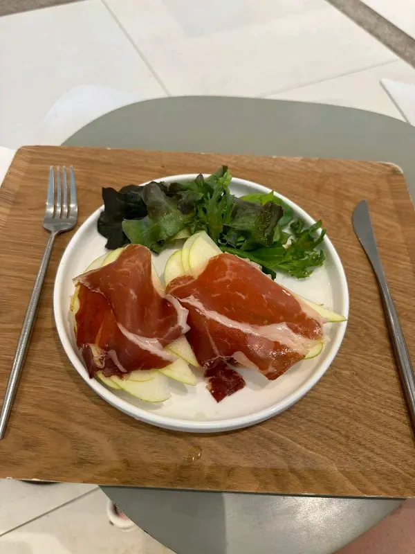 伊比利亞風乾火腿(30個月)配青森蘋果 配軟法包