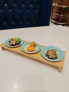 涼拌青瓜、七味豆腐、砂薑豬手