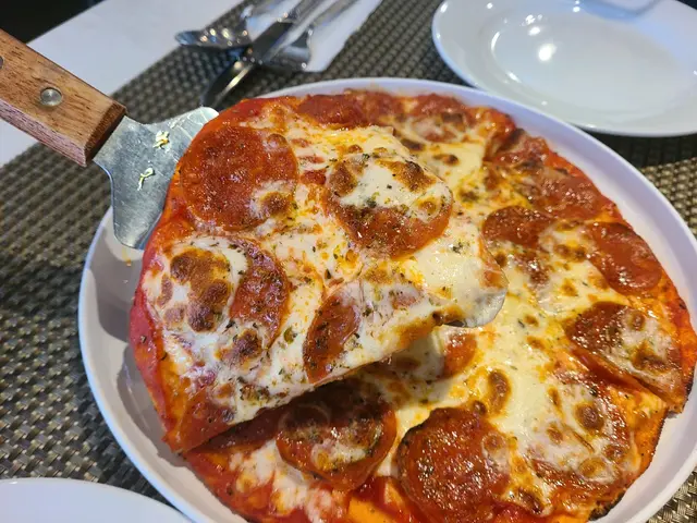 墨西哥辣椒辣肉腸薄餅