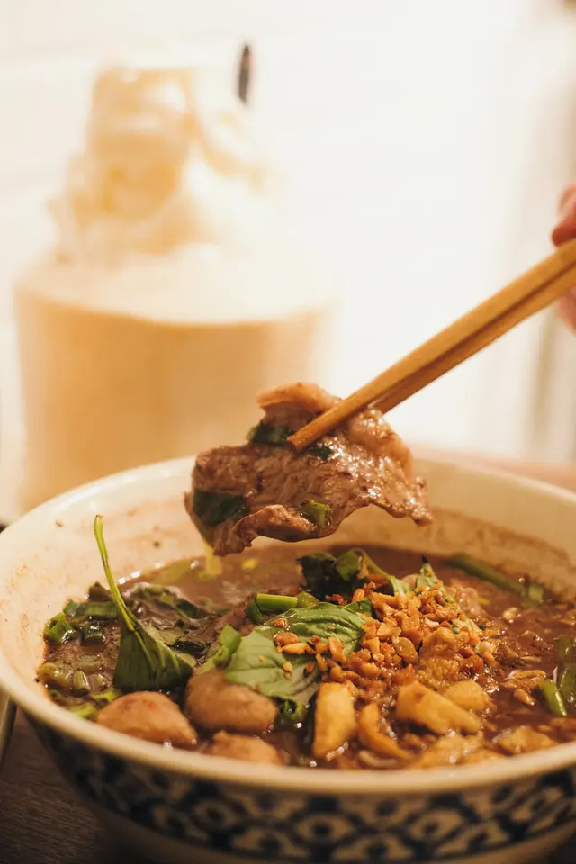 泰式船麵和牛金邊粉