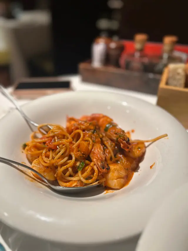 Prawn and scallop pasta