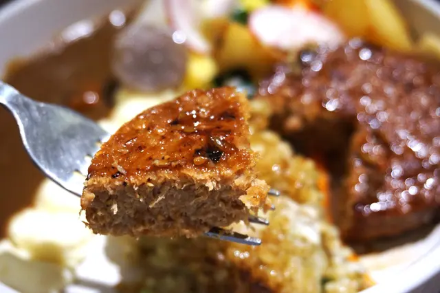 日式咖喱•素肉漢堡扒