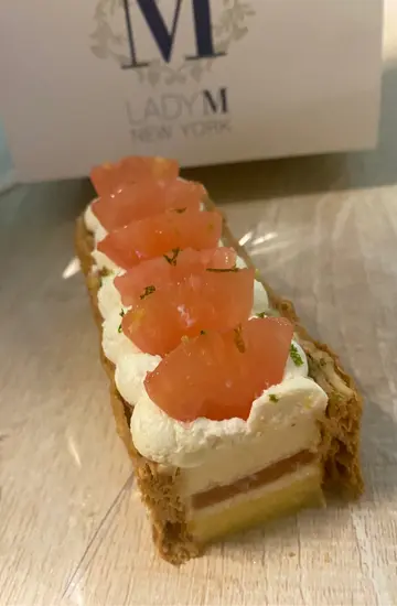 粉红菠萝法式千层酥