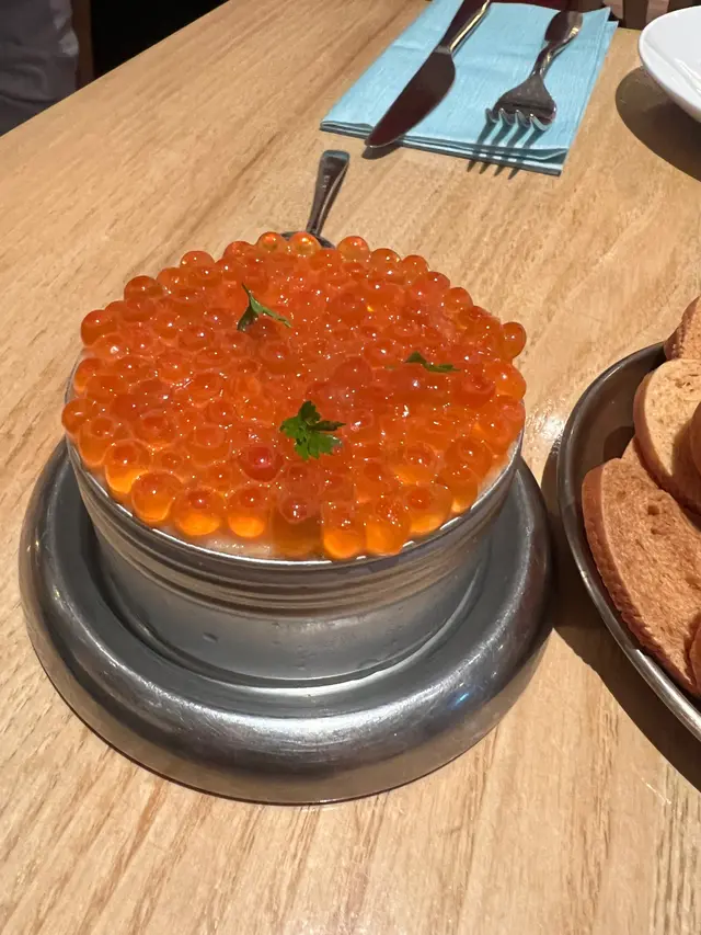 三文魚子俄羅斯薯仔沙律Rusa