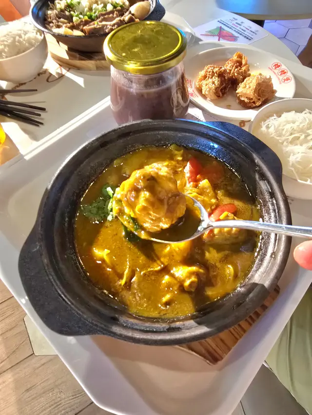 金黃咖哩薯仔雞翼煲