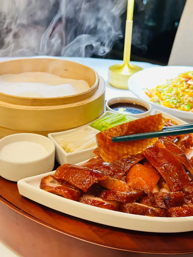 即燒京式片皮鴨