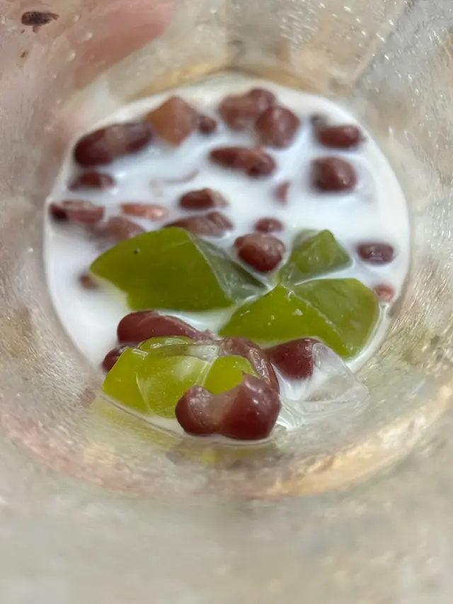 椰汁斑斕紅豆冰