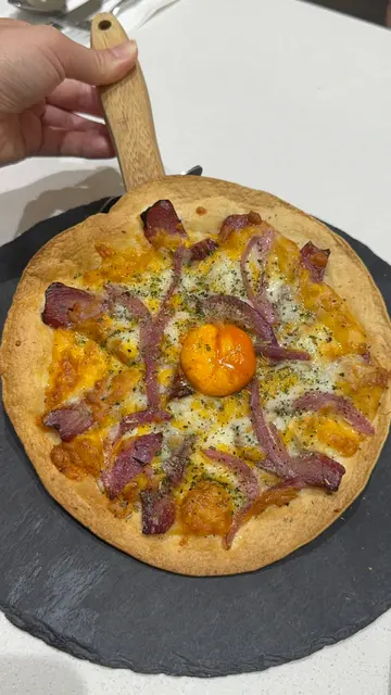 叉燒蛋香脆薄餅
