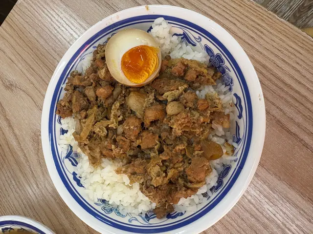大碗魯肉飯