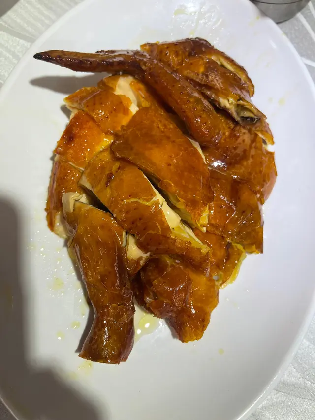 肉質比我想像中更嫩滑,皮又脆,一啖咬落去啲汁都爆曬出嚟,真係好好味