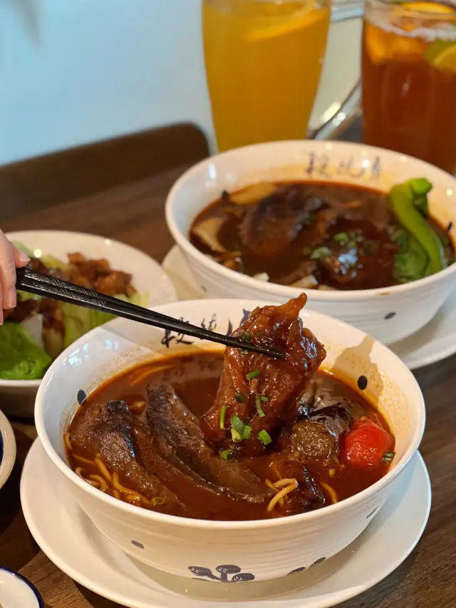 燉蕃茄腱心半筋牛肉麵