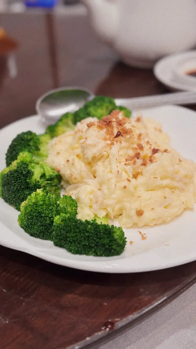 生拆蟹肉炒大良奶