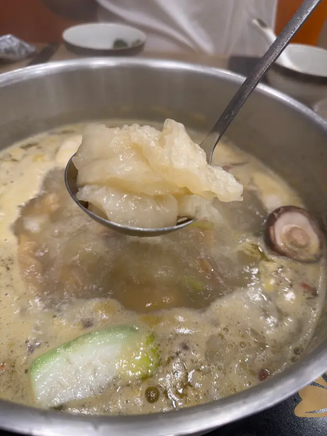 花膠美人雞鍋