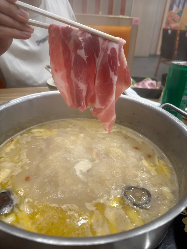 黑毛豬
