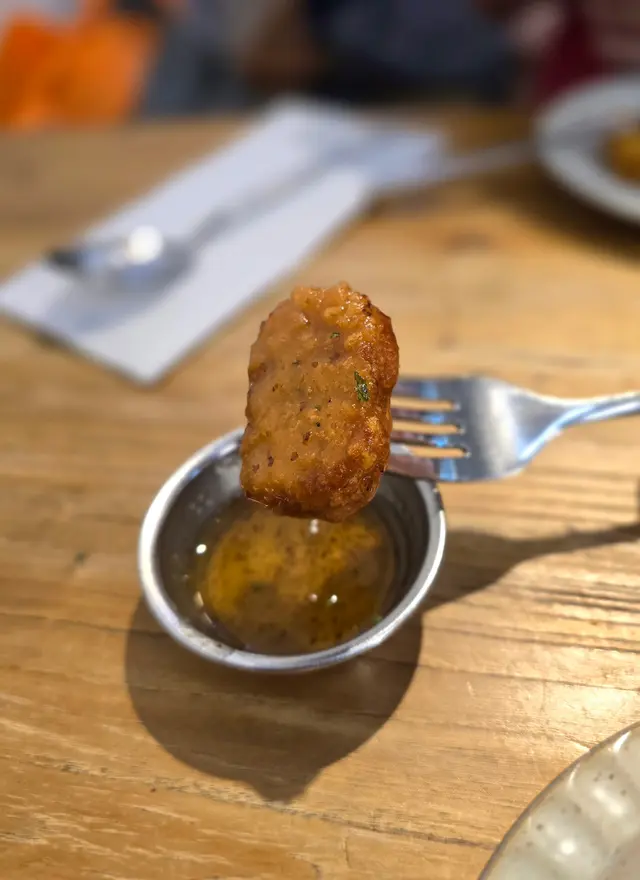 不可能黃金脆雞塊配自選醬汁