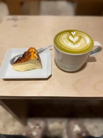 Matcha  Latte  and  Basque cheese cake