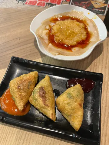 Sliced Pork Belly with Mashed Garlic (S) (More garlic)  &  Golden Bean Curd Puff Stuffed with Chives