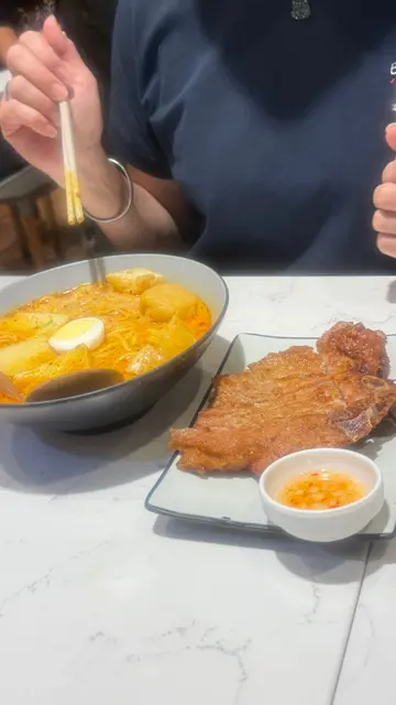 海南雞套餐和豬扒摻摻，非常有水準，由開張至今，好味道，值得推介