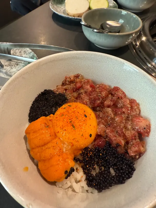 服務啱啱好,負責我哋檯嘅哥哥仔每道菜都有詳細介紹。食物質素幾好,真理丼有驚喜😆