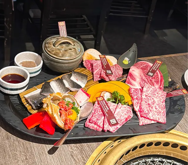 日本A5近江牛5品、海鮮2品盛合 A5 Omi Beef 5 Types & Seafood 2 Types Platter $758/-350g