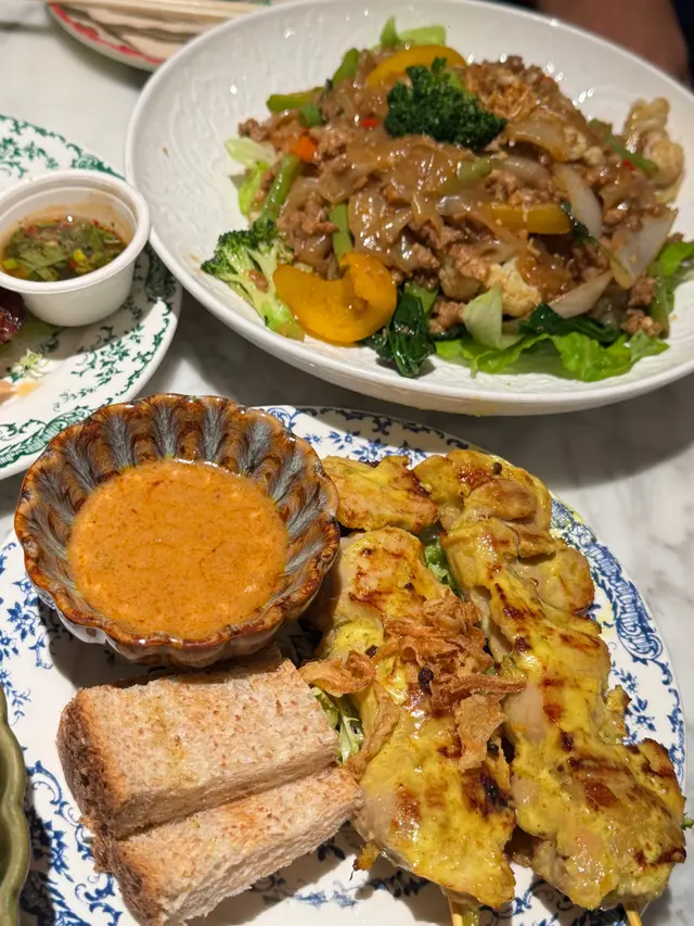 沙嗲雞串配烤多士