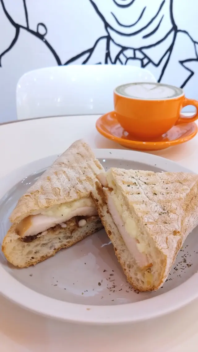 Chicken and pickle sandwich (half)