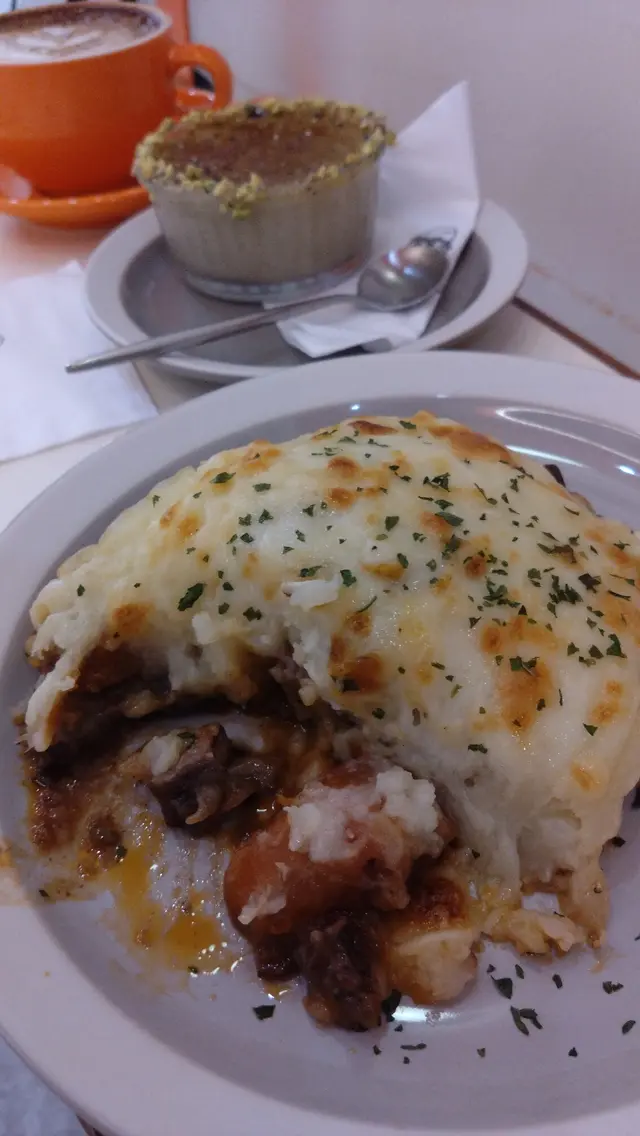 表面是芝士配薯蓉,牛肉軟腍入味,加入甜美軟身的紅蘿蔔,整體配搭一流