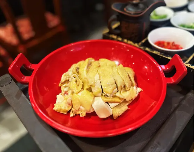 雍穆公主花膠雞湯鍋 (半隻)