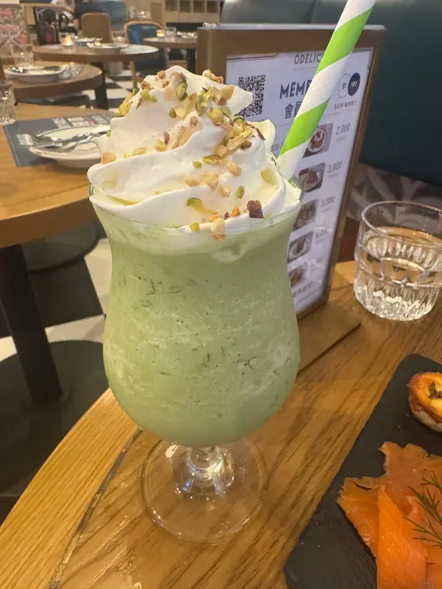 Pistachio Royale
