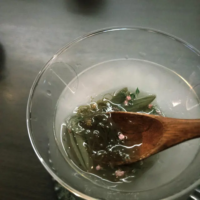前菜 沖繩水雲配睡蓮花花冧