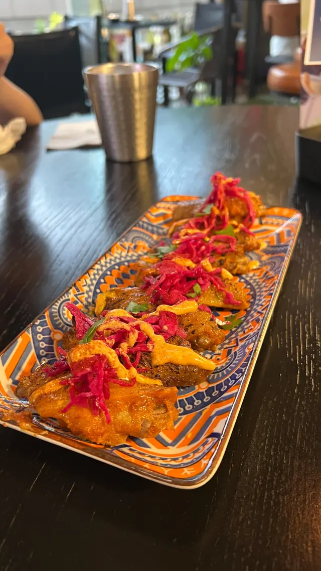 烤雞翼配酸椰菜