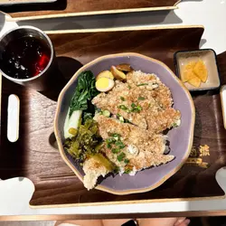 椒盐猪排鲁肉饭
