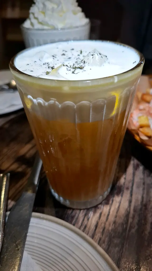 海鹽kiri芝士奶蓋白桃烏龍茶