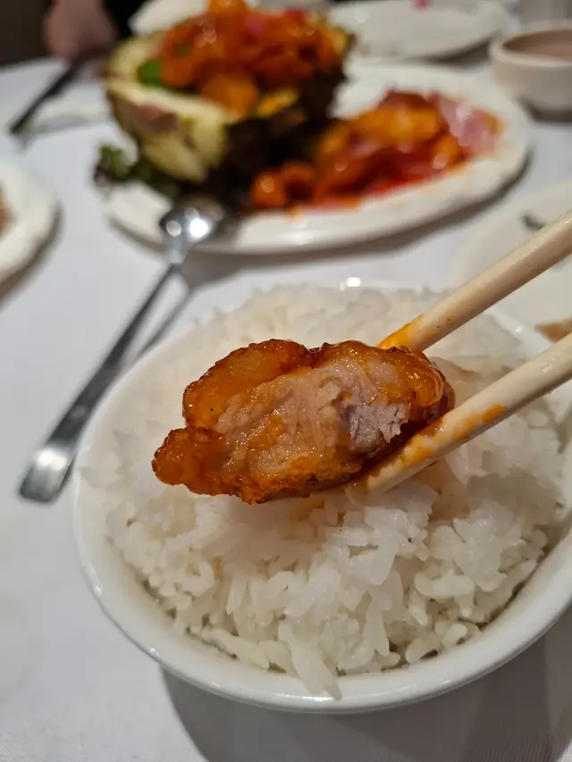 原隻菠蘿咕嚕肉