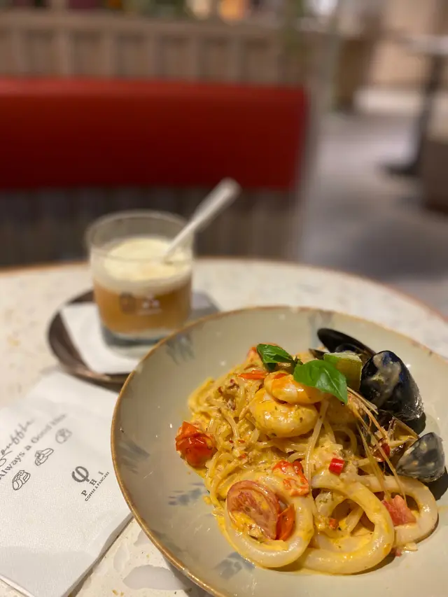 椰香冬蔭功海鮮意粉