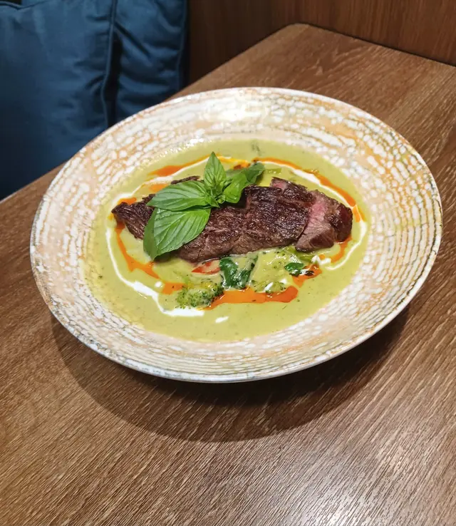 慢煮熟成和牛配青咖喱