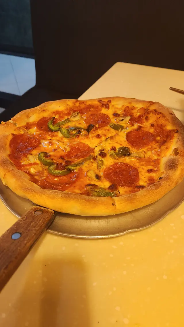 至尊辣肉腸pizza