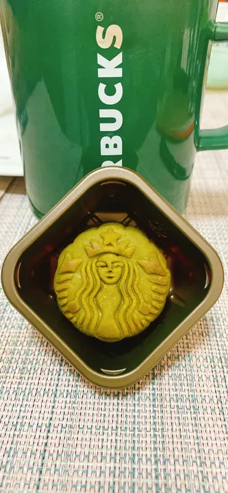Starbucks绿茶红豆月饼