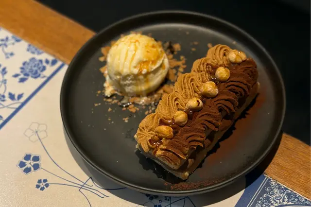 咖啡拖肥榛子朱古力千層酥配香草雪糕