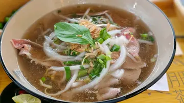 越式生牛河