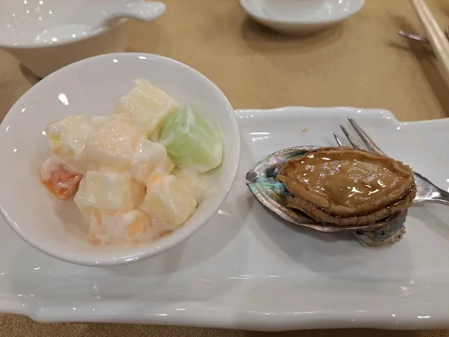 頭前菜沙律配飽魚