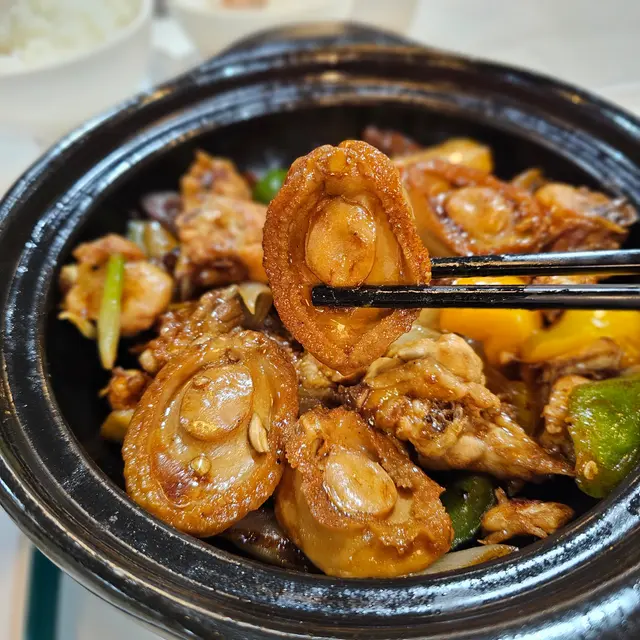 鮑魚滑雞煲