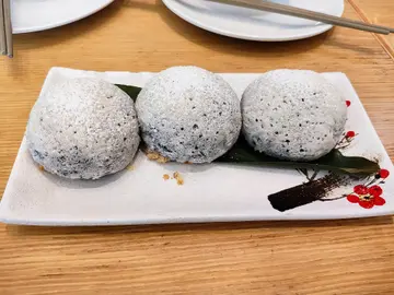 竹炭雪山叉烧包